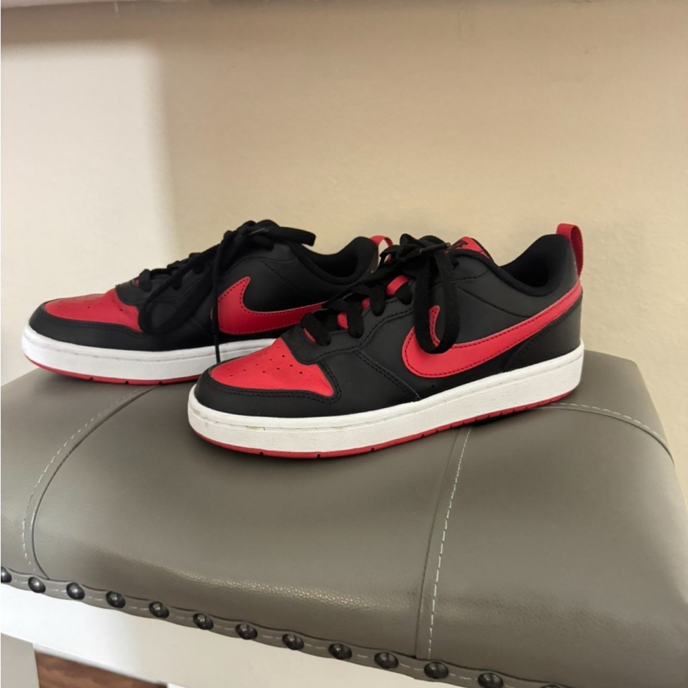 NIKE Low Top Sneakers!! - Nike Black and Red Women's Sneakers